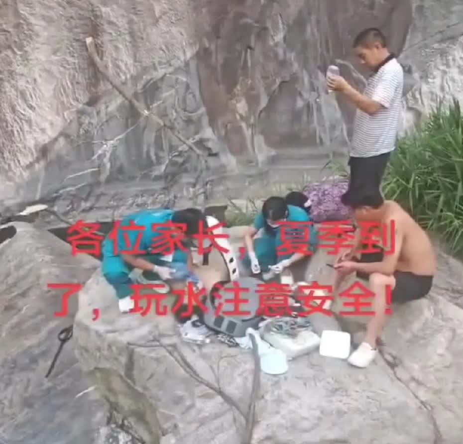 水能养人也能要人命，不管是小孩还是大人，每年都有很多这样的事情发生，很多人抱着侥