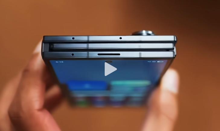 三星的三折叠在华为面前就是一坨，无论是系统，还是做工还是折叠方式，都全方位被华为