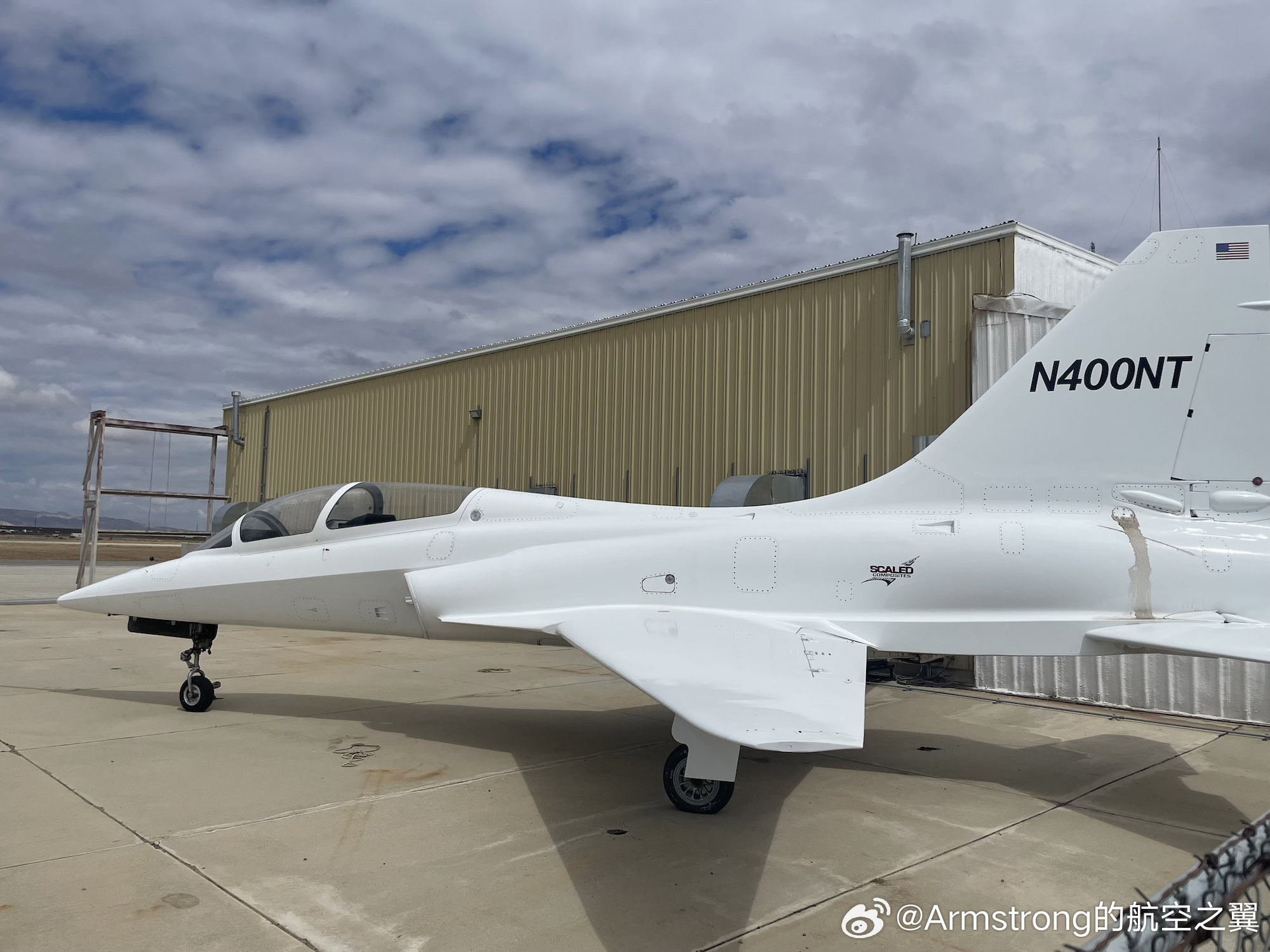 莫哈维沙漠中已经停飞的诺格Model400高教机，T-38的全复材继承者​​​