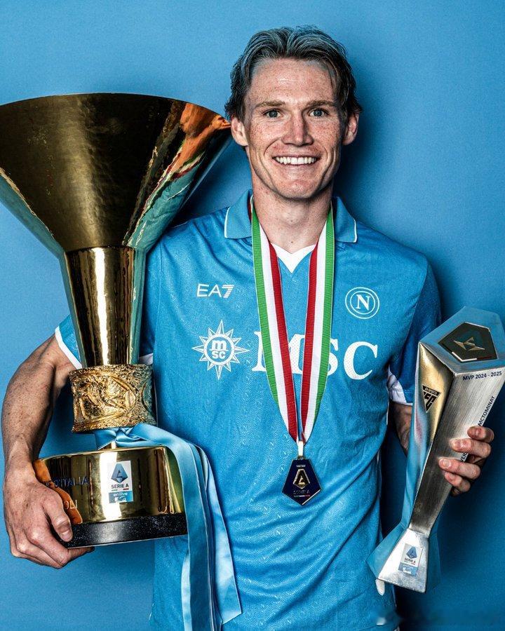 ESPN：麦克托米奈自离开曼联加盟那不勒斯以来↓🏆夺得意甲冠军🏆当选意甲