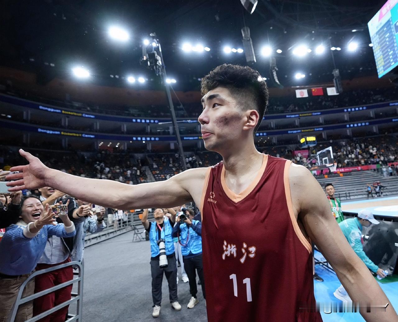 果然努力是不会骗人的余嘉豪就是个例子他在西乙已经连续4场比赛得分上双了！