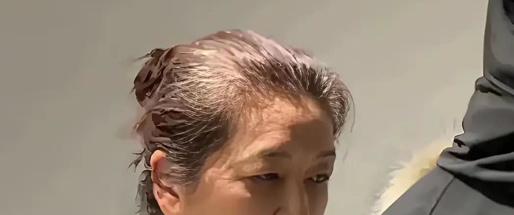 岁月是把杀猪刀！56岁童年女神江珊垂垂老矣，相见不相识