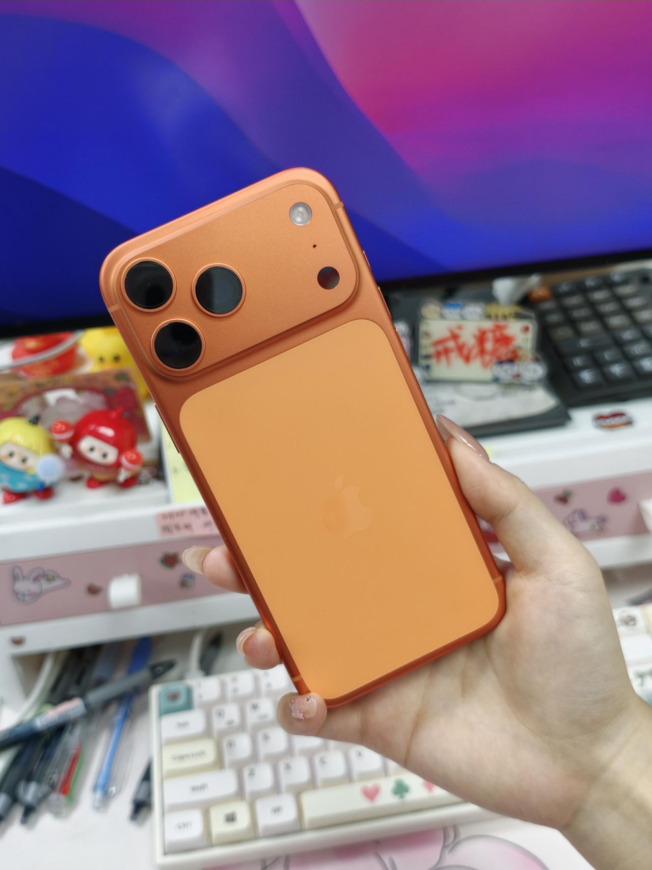 手持iPhone17PM有点后悔了…想换FindN6！手持iPhone