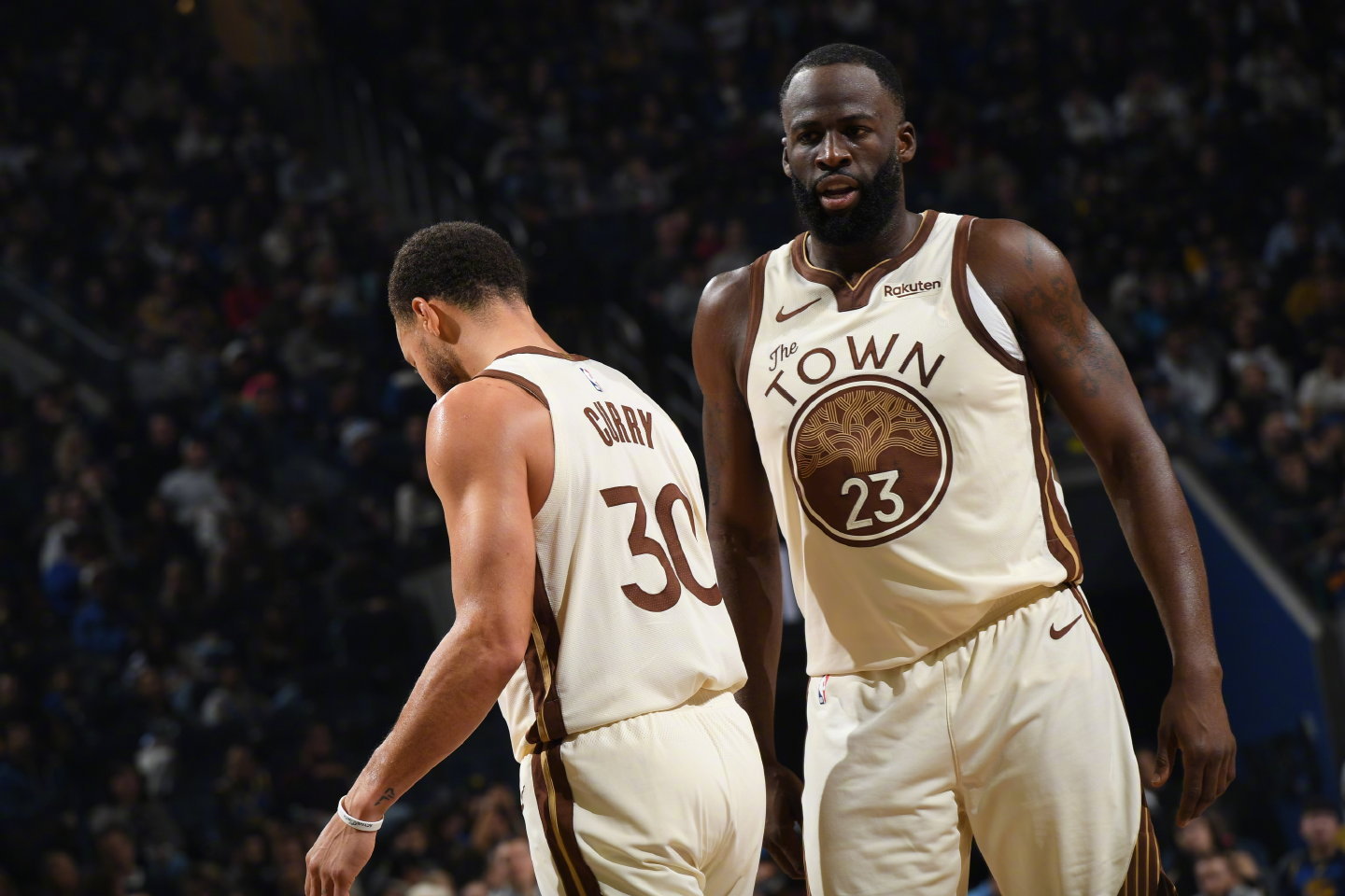 追梦赛后接受采访表示自己与科尔￼的激烈争执只是篮球上的事。自那以后，两人并未再谈