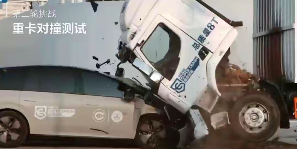 我有预感，理想要摊上大事了。乘龙卡车回应“理想i8撞大卡车测试”视频，称被人摆