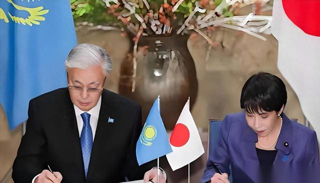 日本跑到中亚挖稀土，本想摆脱依赖，结果碰了一鼻子灰。2025年底，日本跟哈萨克