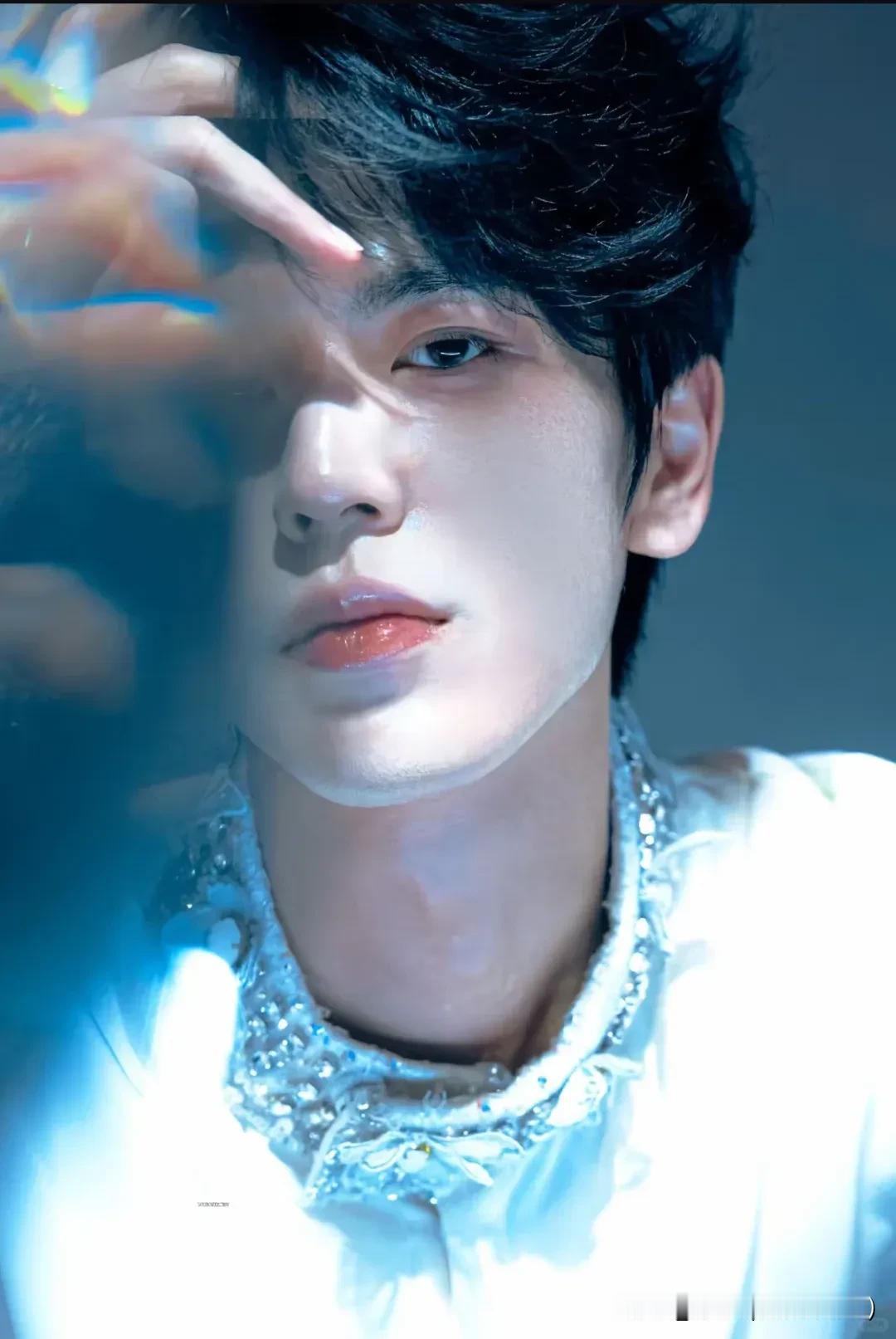 娱乐圈大揭秘：尽显明星百态、资本博弈与人性丑态娱乐圈宛如一个大染缸，每日都在