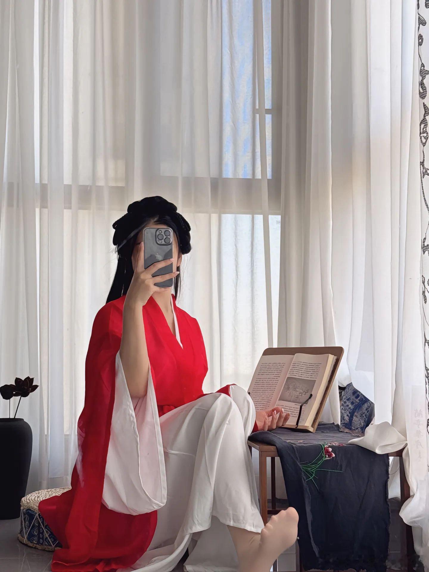 汉服与丝袜，有点像紫霞仙子~​​​