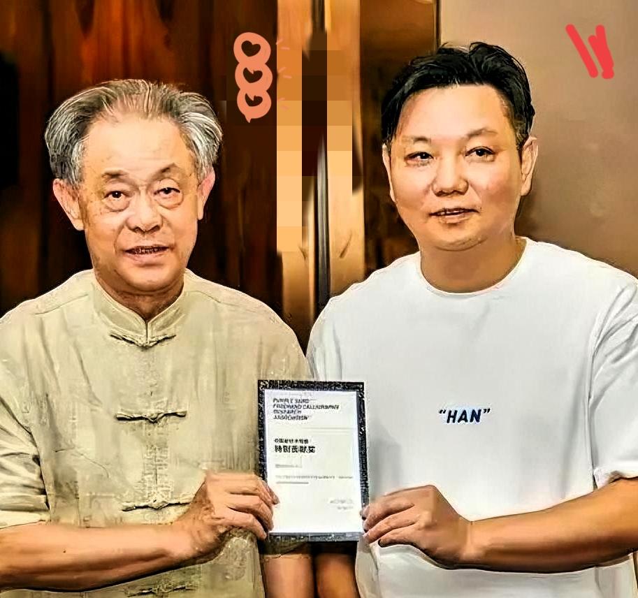 徐湖平之子徐湘江，2004年在上海成立艺朮品拍卖公司，长期从事文物收藏与拍卖行业