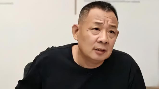 强如于东来，也顶不住房东的坐地起价。胖东来生活广场店开了快25年，去年销售额20
