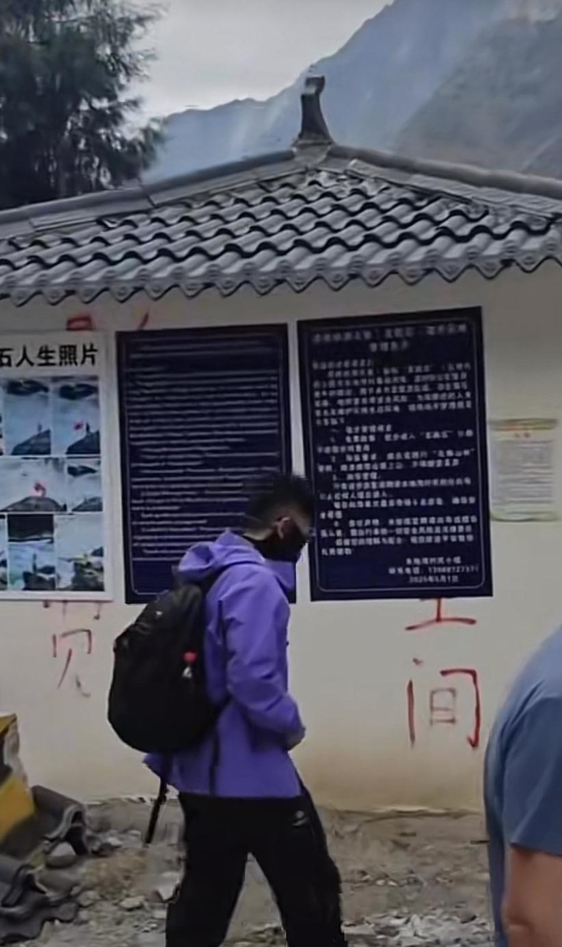 旅游没有KPI，打卡别硬来，别说来都来了，就怕来了去了！发疯石并不是景区景点