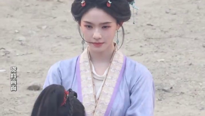 林允深夜拍戏吃速效救心丸！高强度工作曝光抗疲劳日常