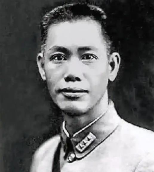 蔡廷锴这个人，让人极度矛盾，他参加过南昌起义，麾下五千人是起义部队的骨干力量。可