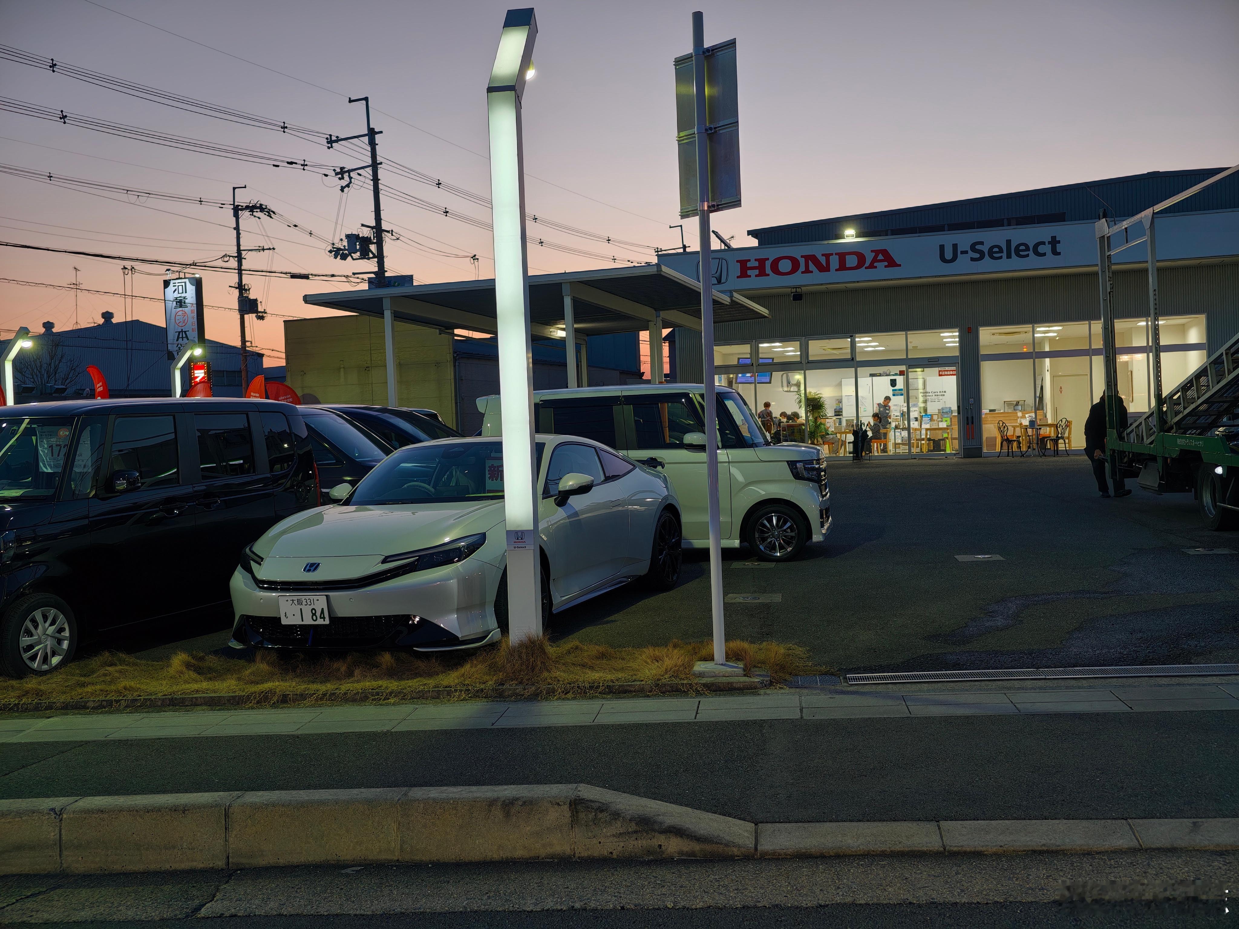 型车街拍路过本田尊选二手车店，发现全新Prelude已经有二手车在卖了。这车在大