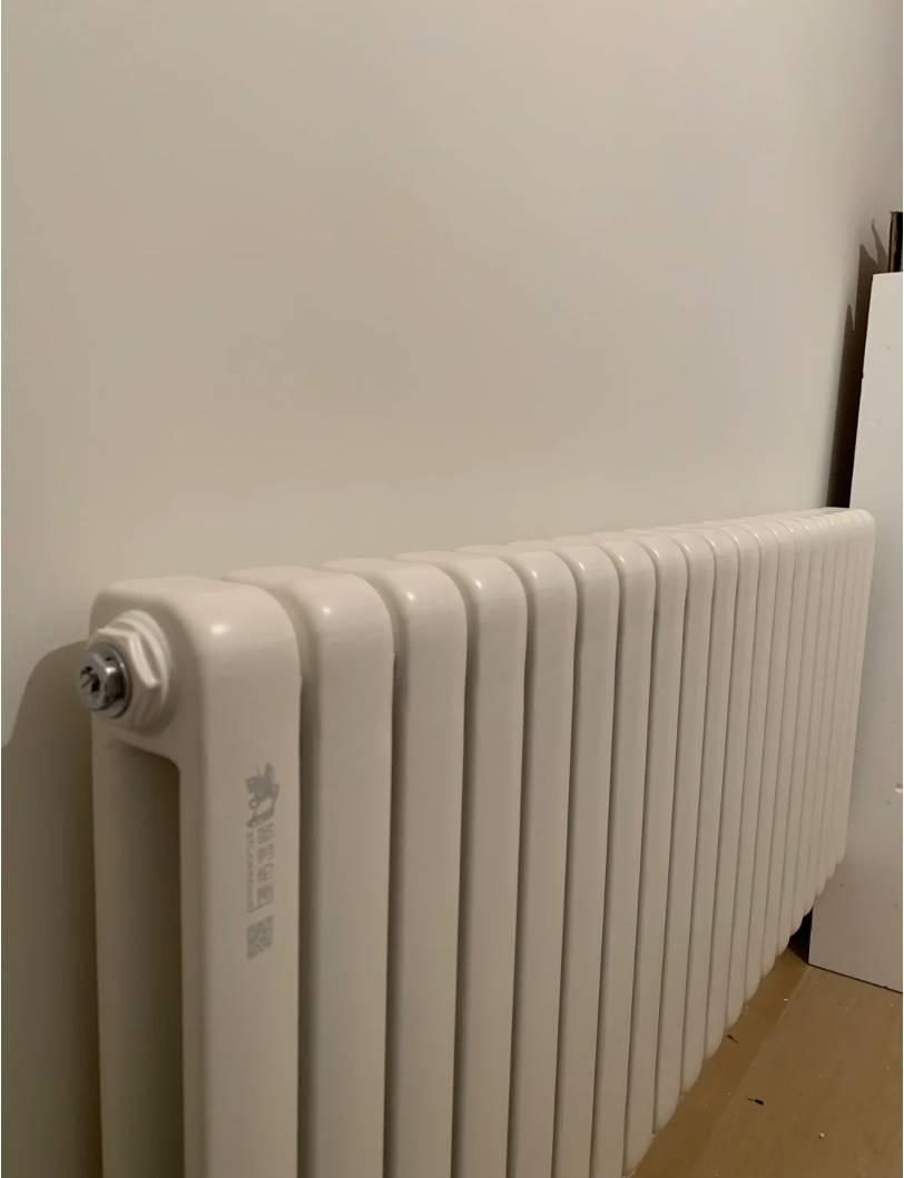 今天正式供暖有一个疑问想问大家我家暖气片温度有点奇怪卧室客厅是温温的但是