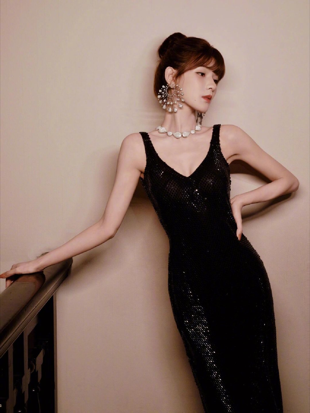 张予曦耳环好大稍微夸张点儿的耳饰都有张予曦脸大了