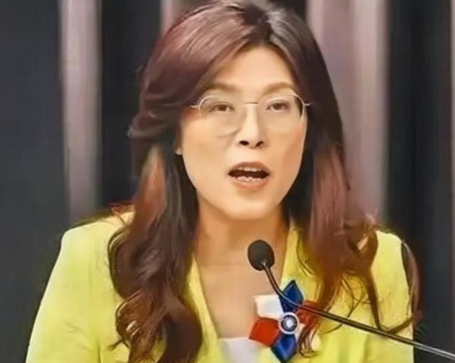 万万没想到，新当选的国民党主席郑丽文，一查底细才发现她不仅是妥妥的“蓝二代”，身