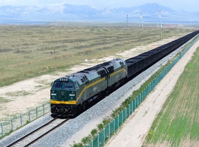 为什么进藏的火车，到了格尔木后就要换美国火车头？如今乘坐进藏列车，你可能会在