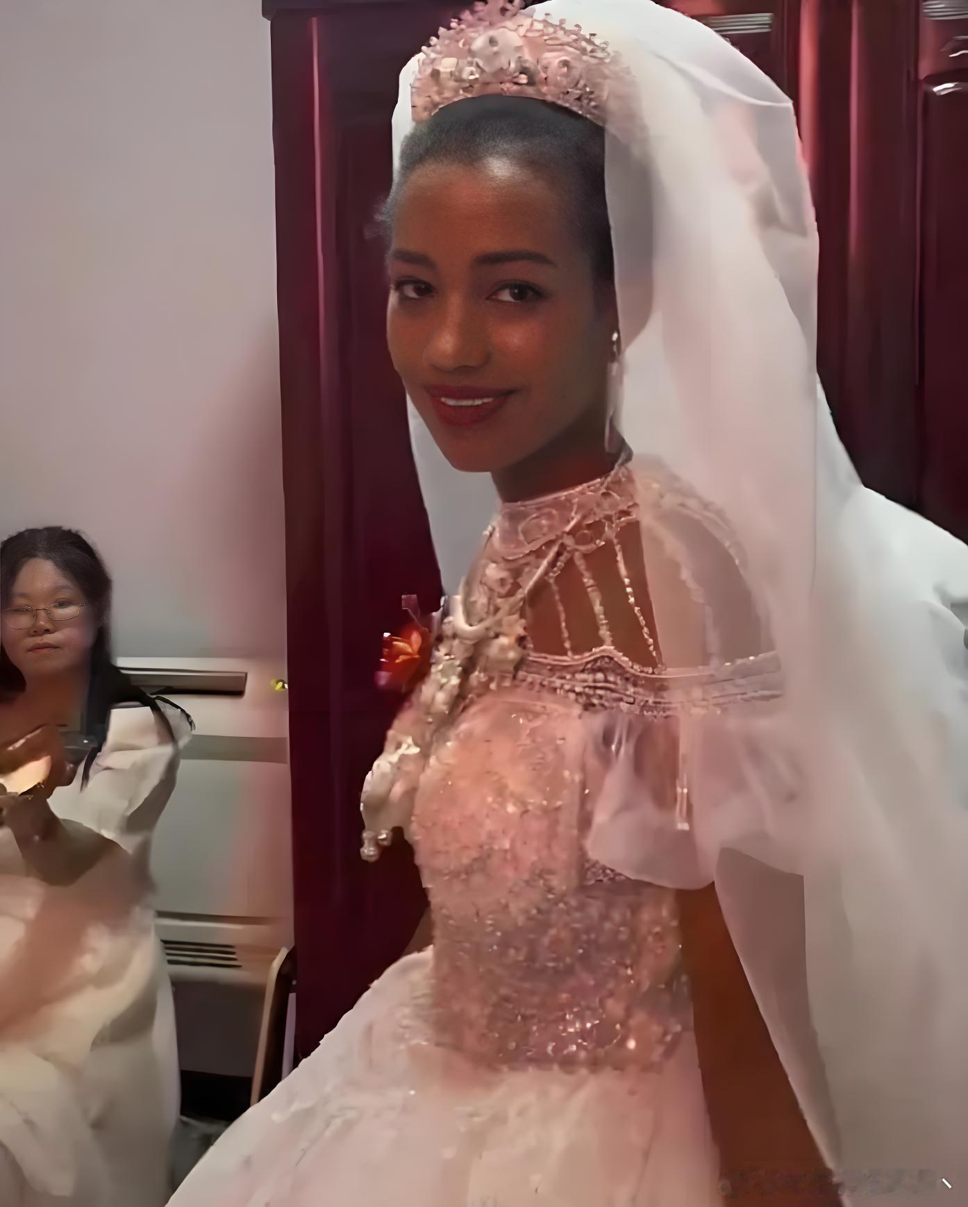 中国小伙迎娶了一位非洲妻子，高颜值，妥妥的非洲貂蝉。