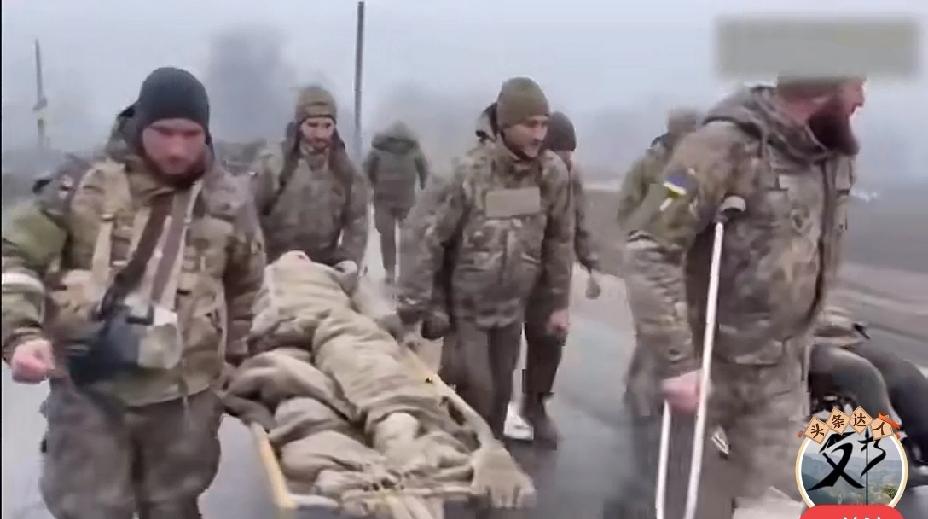 这就是从红军城撤出来的乌军精锐，曾经宣称要战至最后一人的乌军精锐，在他们的口袋里