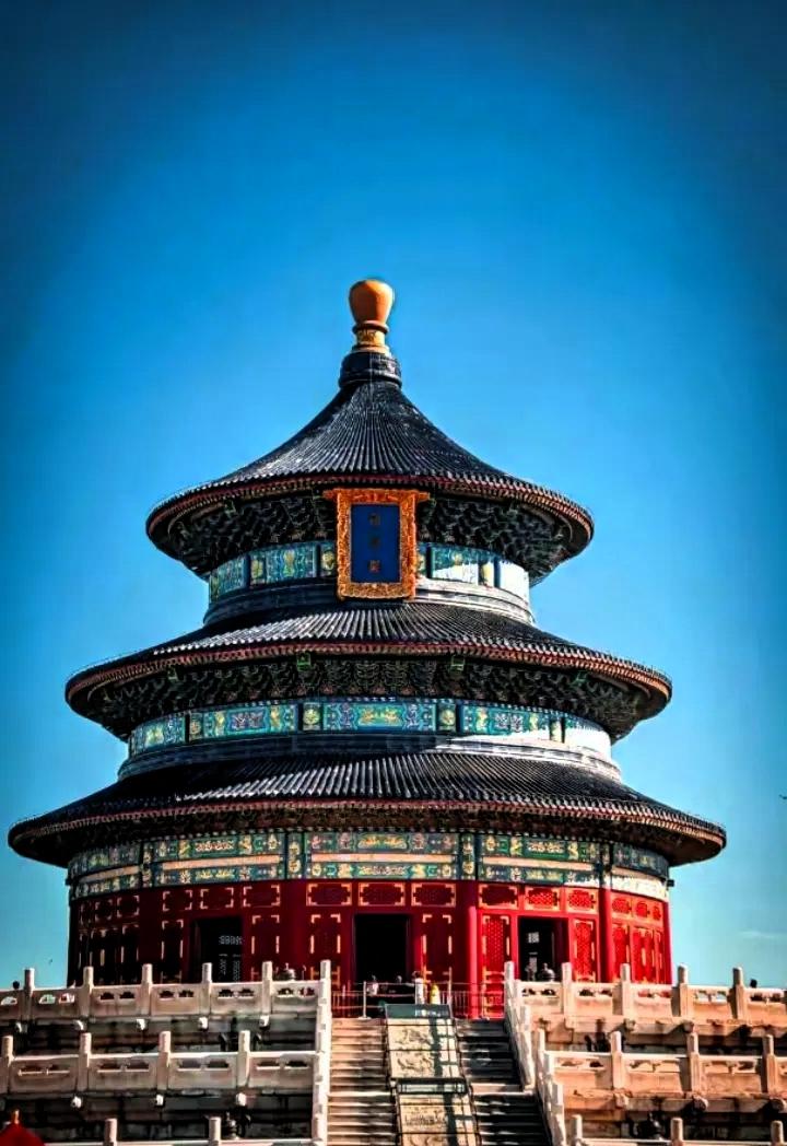 天坛那棵600年的柏树，据说基辛格看过后只说了一句话：这东西，我们复制不出来