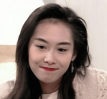 1999年，黄贯中表白朱茵，朱茵同意了，但她提出一个要求：“只谈恋爱，不