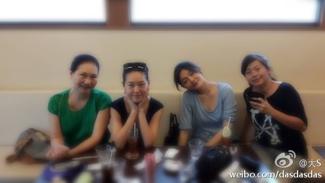 【S妈去墓园看大S了】S妈说具俊晔一直在台湾没离开3月8日，S妈黄春梅在社交平