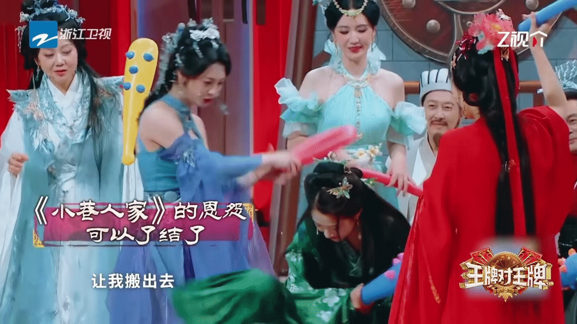 周洁琼报了关晓彤的仇这是上周《王牌对王牌》的游戏环节中，关晓彤因任务失败需接受惩