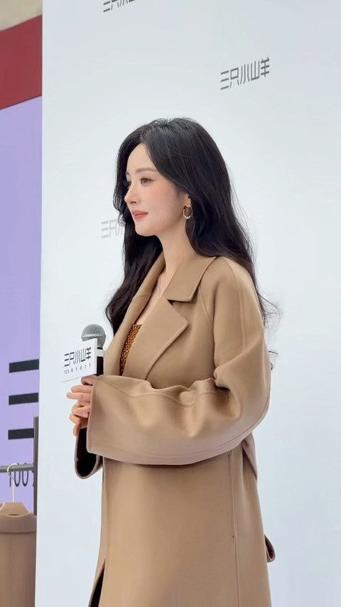 omg谁家韩剧女主走来了…隔着屏幕都能闻到香气杨幂美拉徳秋日大