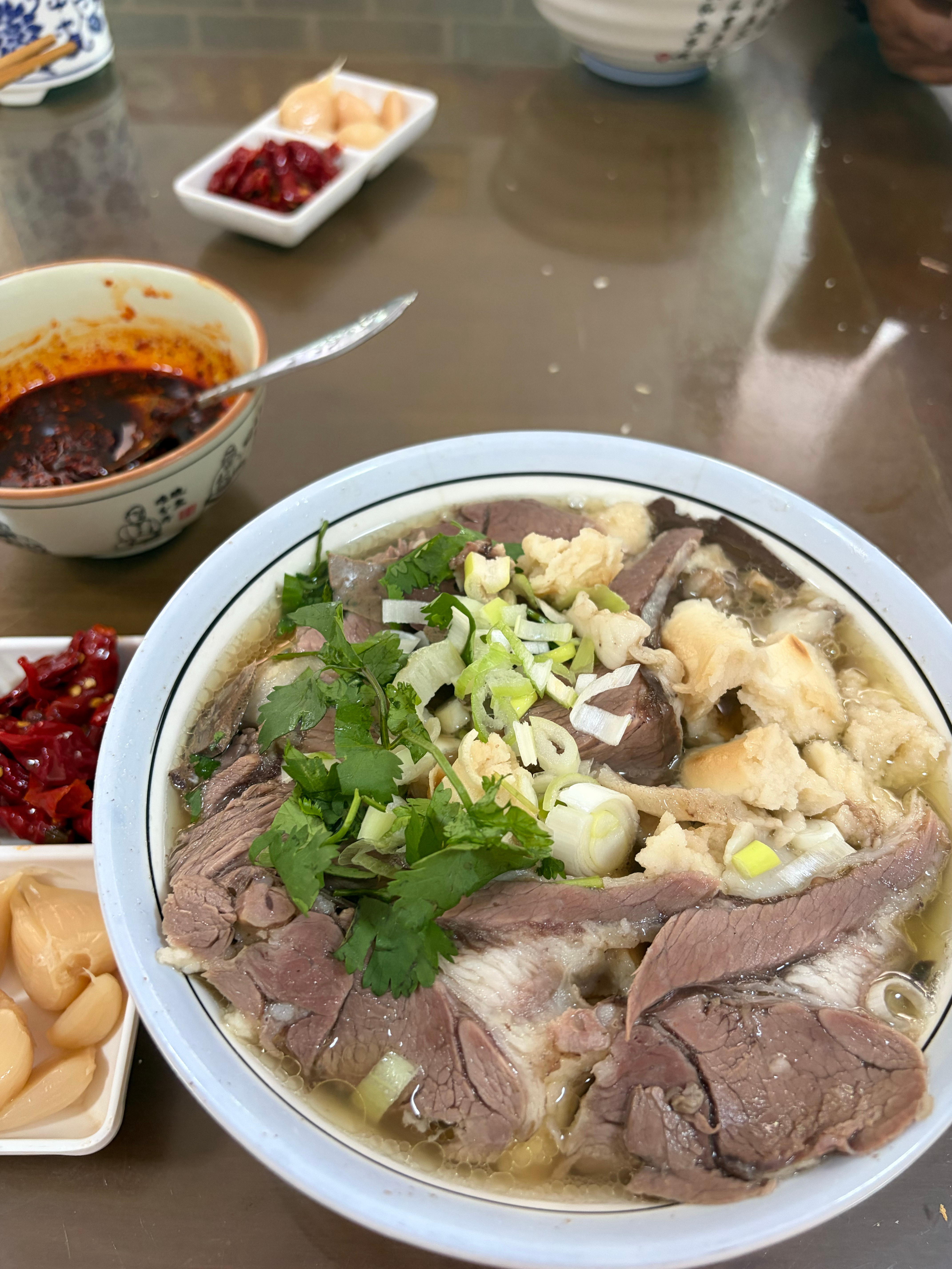 还是爱吃这种羊肉泡馍，一碗22元，不要太舒服哈哈哈哈