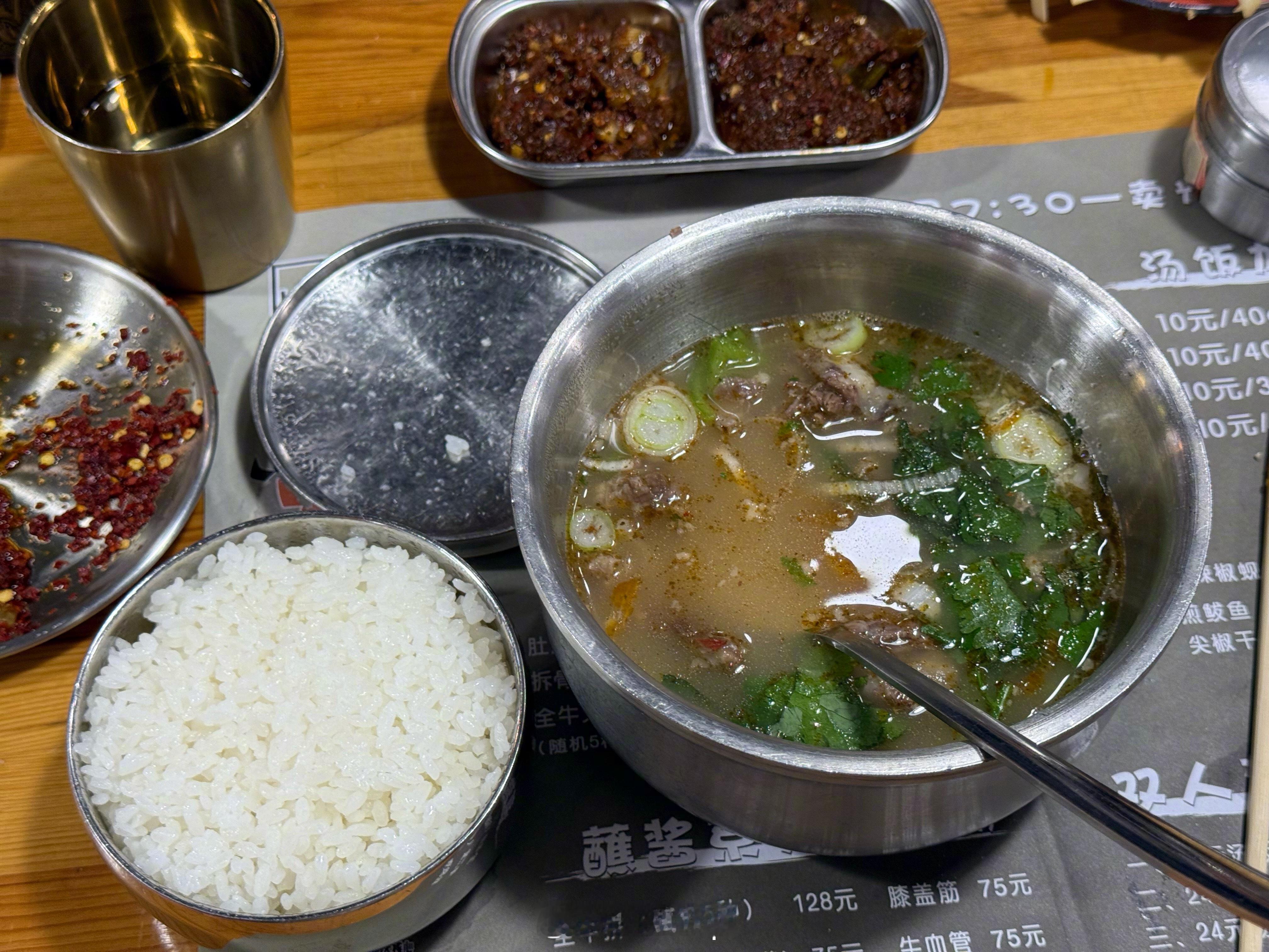 我最近混成美食博主了，我们东北好吃的太多了，这家牛肉汤饭真好吃！​​​