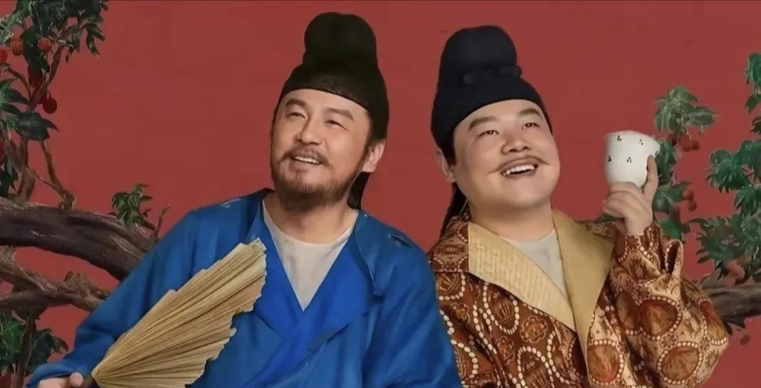 记者问雷佳音:“在《长安的荔枝》里和岳云鹏合作，是不是很高兴？”雷佳音摆摆手:“
