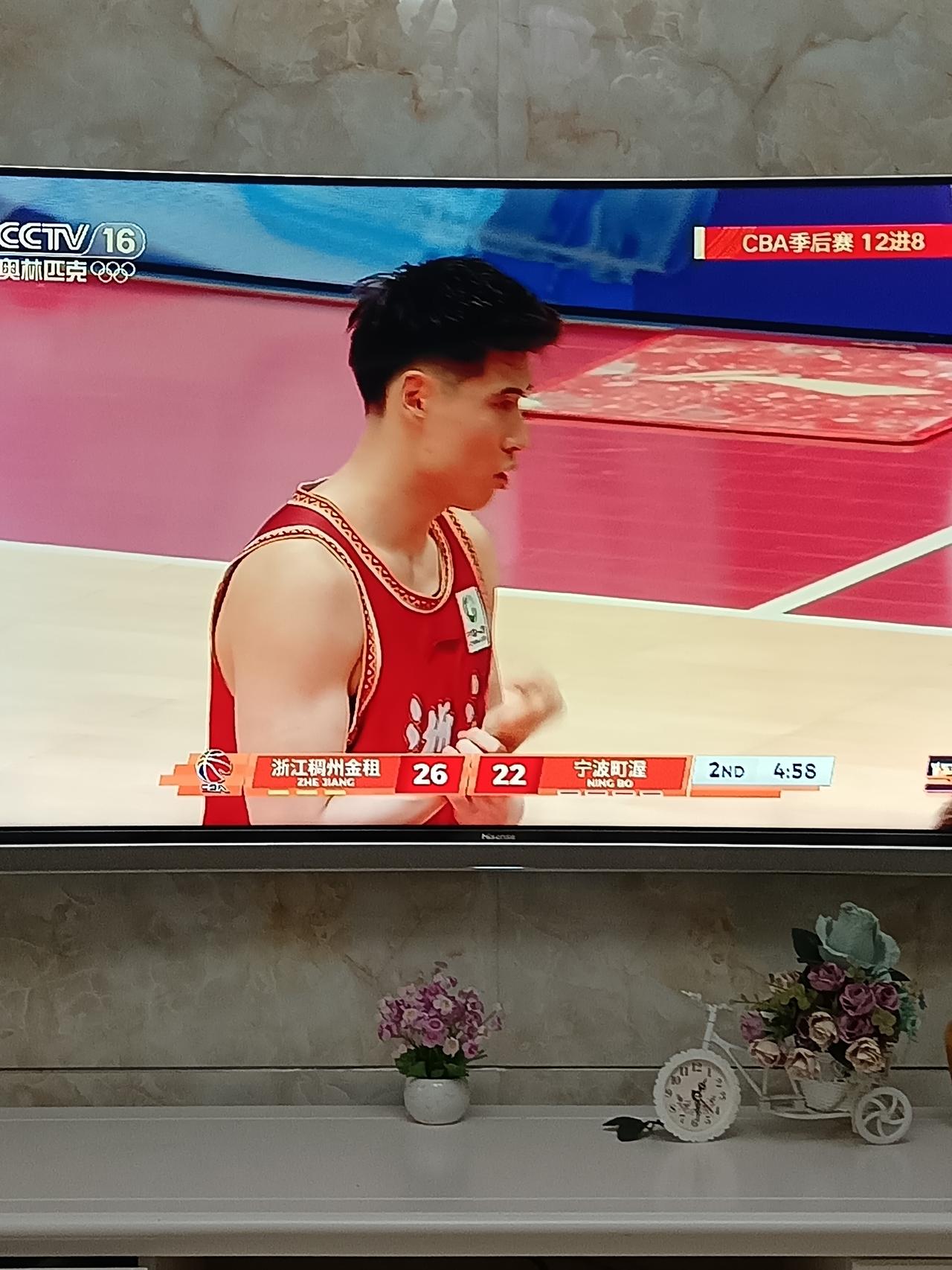 看了昨晚浙江稠州与宁波町渥的季后赛，我是非常感慨，这场比赛真可谓是跌宕起伏，充满