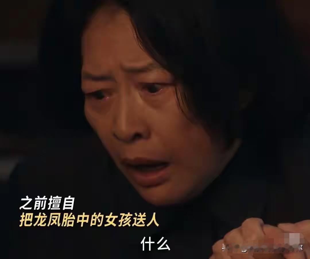 我问我妈，最近看《四喜》了没，觉得里面哪个妈妈演得好？我妈头也没抬就说，当然
