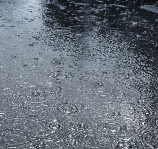 西安从国庆长假开始到现在一直阴雨绵绵，感觉西安地下水位都抬升了。这座古城，曾经的