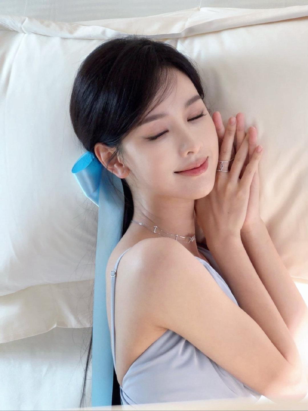 被陈都灵美到“缺氧”[害羞]陈都灵