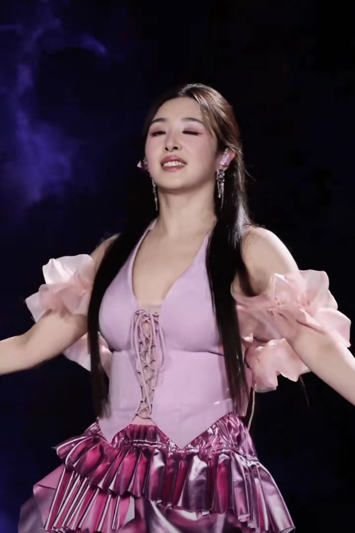 张含韵实力越来越强，女人味十足。