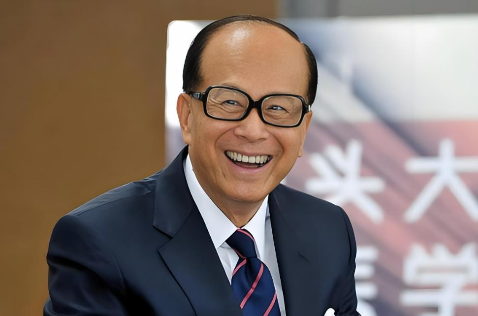李嘉诚后悔也来不及了，他造的孽最终应在了他儿子身上。96岁的香港富商李嘉诚和