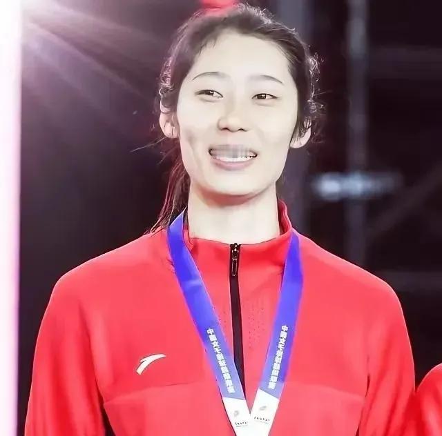朱婷打脸了多少人！现在看来蔡斌有多“荒唐”！中国女排有这样好的球员不用，硬是用自