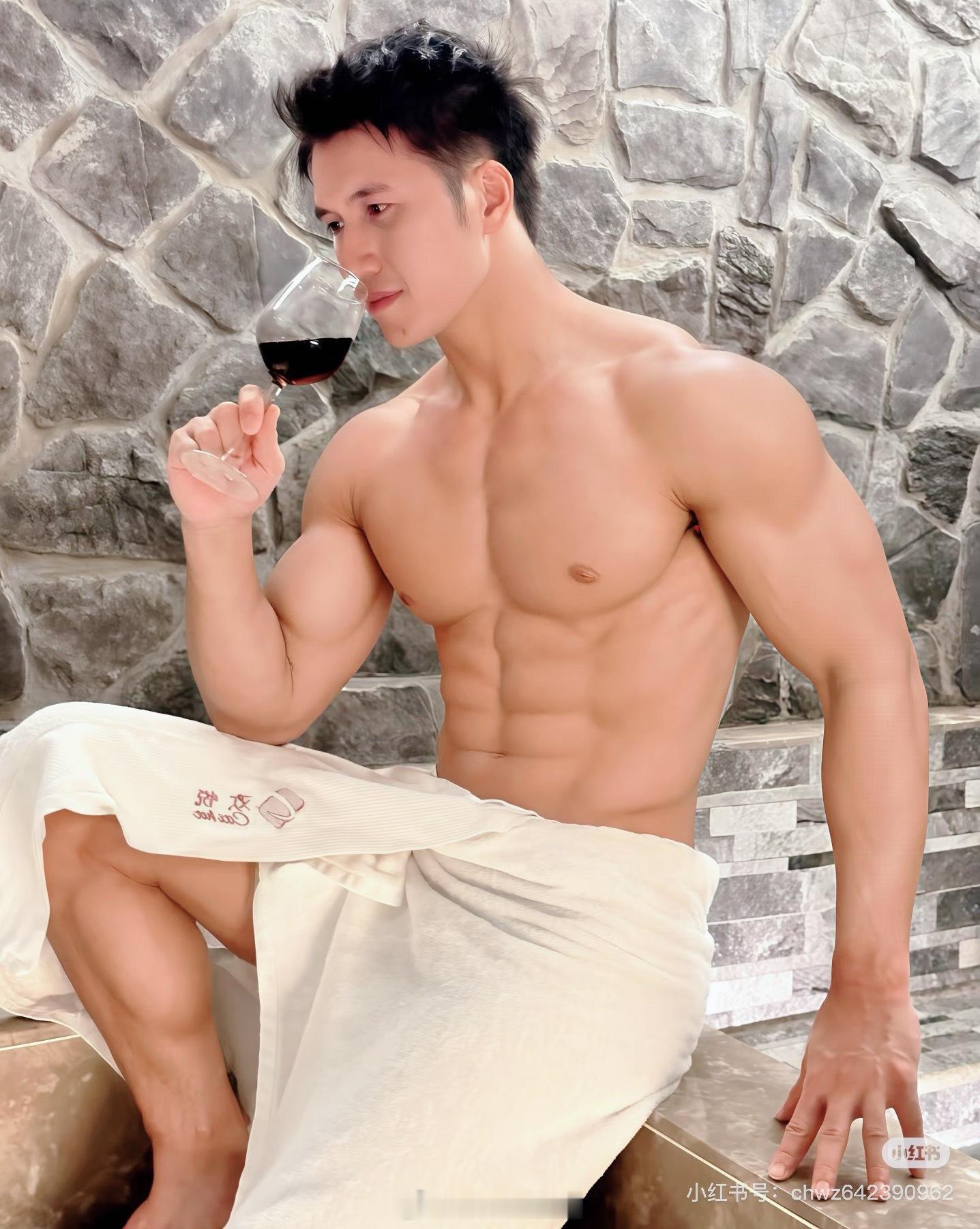 型男帅哥窝浴巾型男​​​