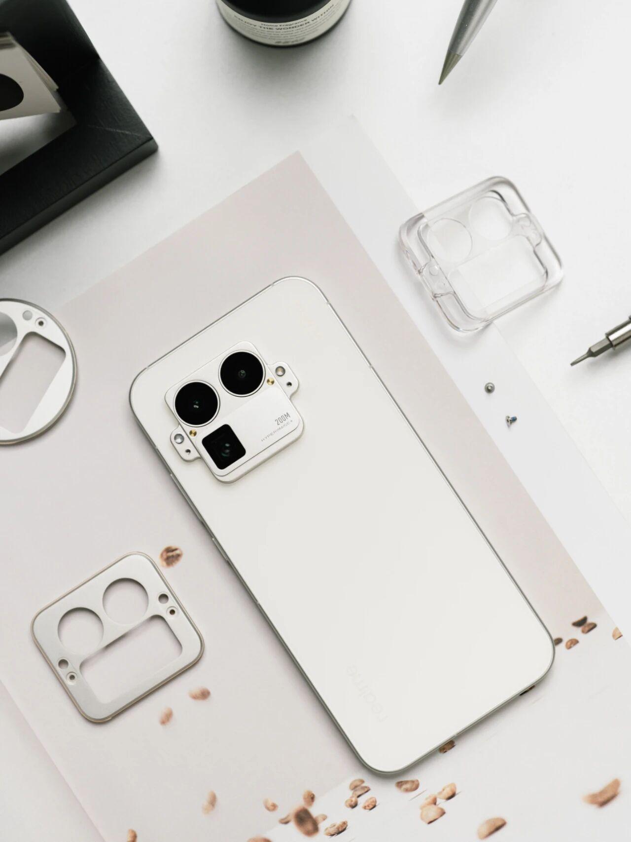 真我GT8Pro所能带来的乐趣总结起来，这个机子所能带来的乐趣，也很简单：在