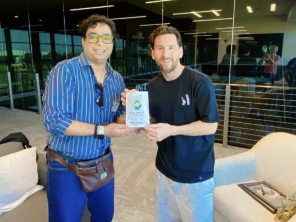 【惹怒8万球迷！梅西印度行组织者被逮捕向警方承诺全额退票】梅西印度行组织者承诺