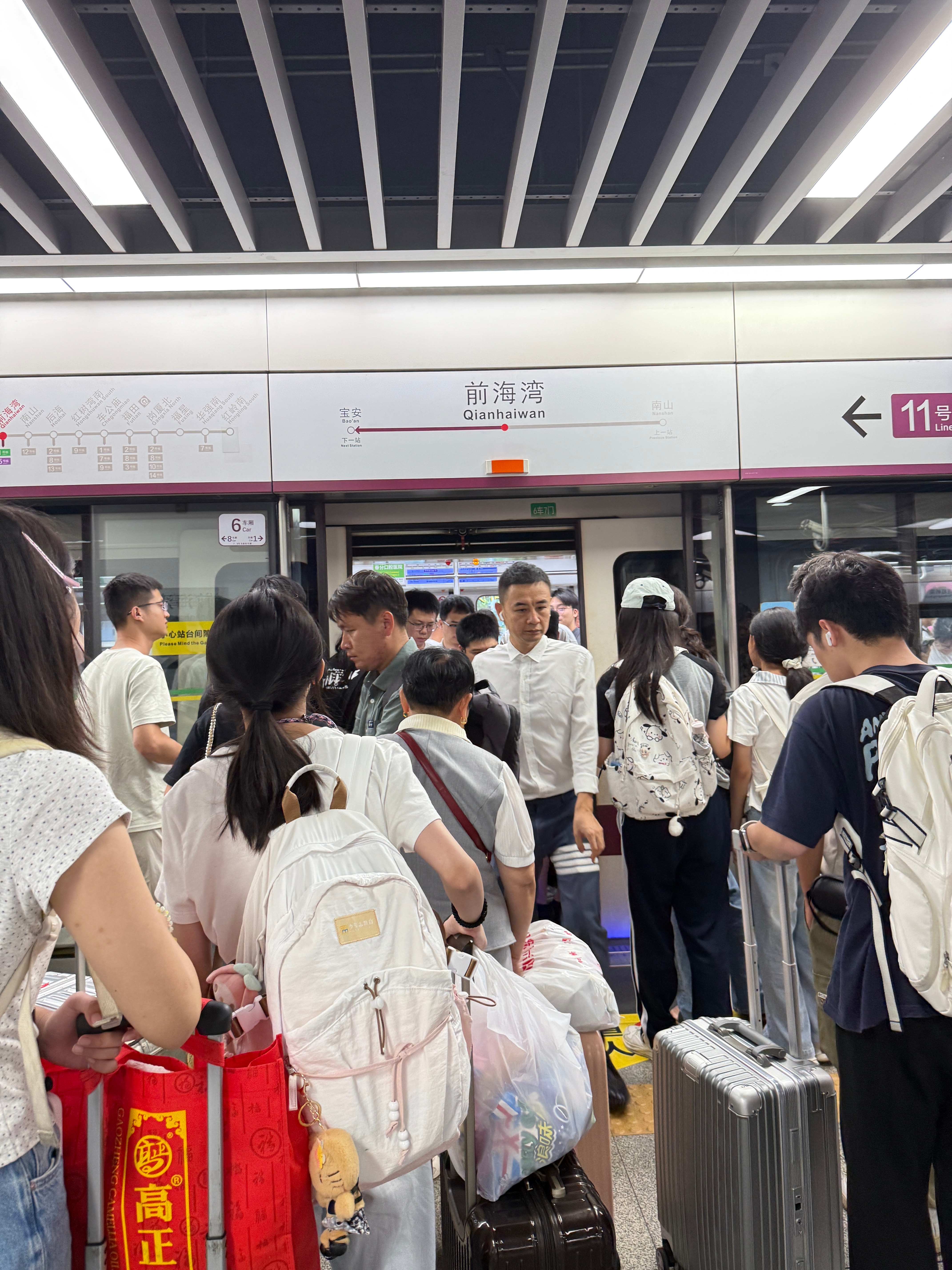 11号线的商务车厢真不是摆设普通车厢等两趟了挤不上