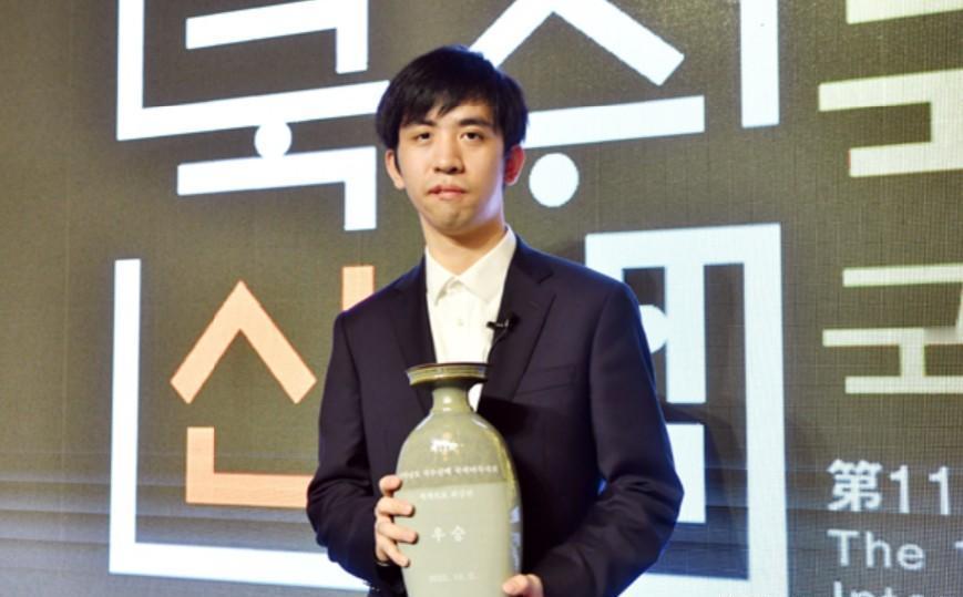 申真谞没来，不是不想，是手碎了，还得去当兵。韩国棋坛第一人，半年没拿冠军，连个