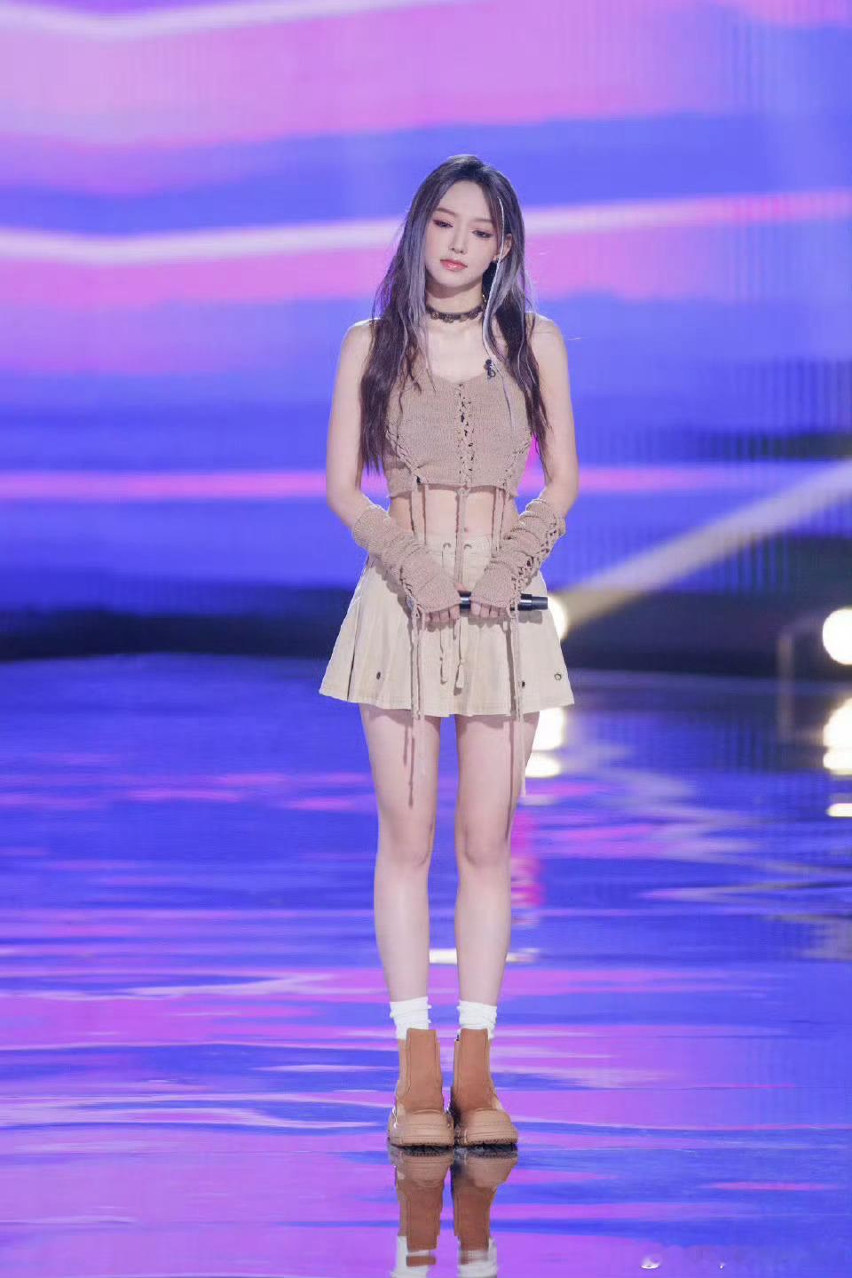 程潇的骨相真的好看，脸就像漫画里走出来的美少女，据说还是公认的最美亚洲面孔之一！