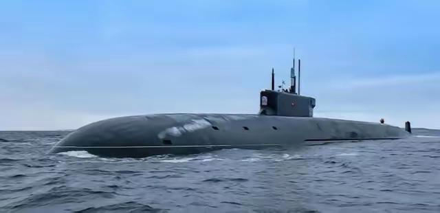 别说10艘055万吨大驱，就算把咱们海军半数先进舰艇打包奉上，俄罗斯也绝