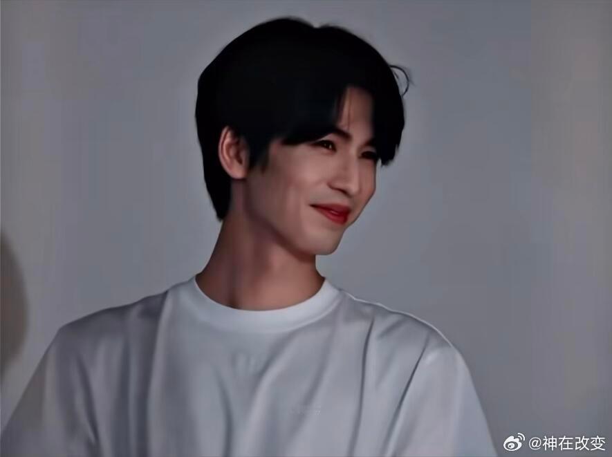 这几张胡茬图真的给我迷晕了张凌赫｜