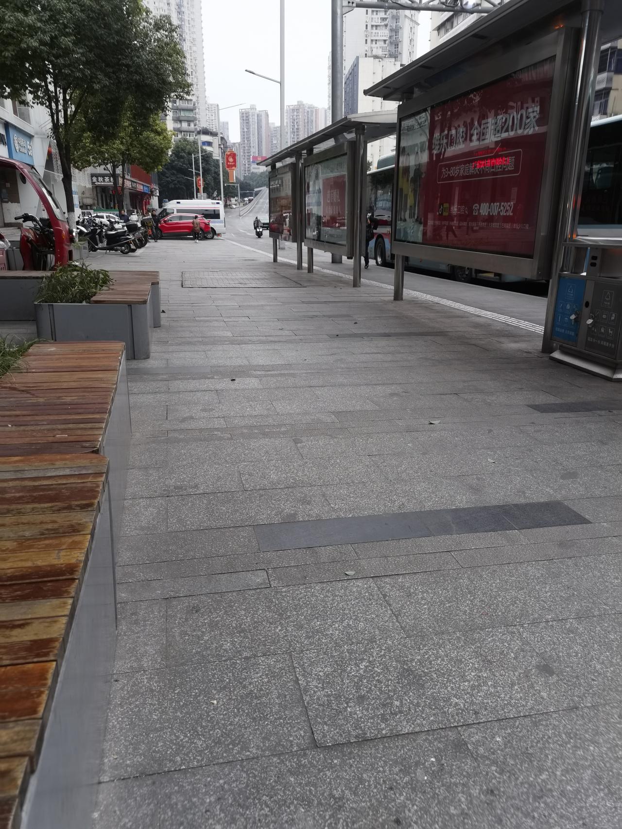 天南地北大拜年除夕这天，城里人很少，安静，没有热闹喧嚣