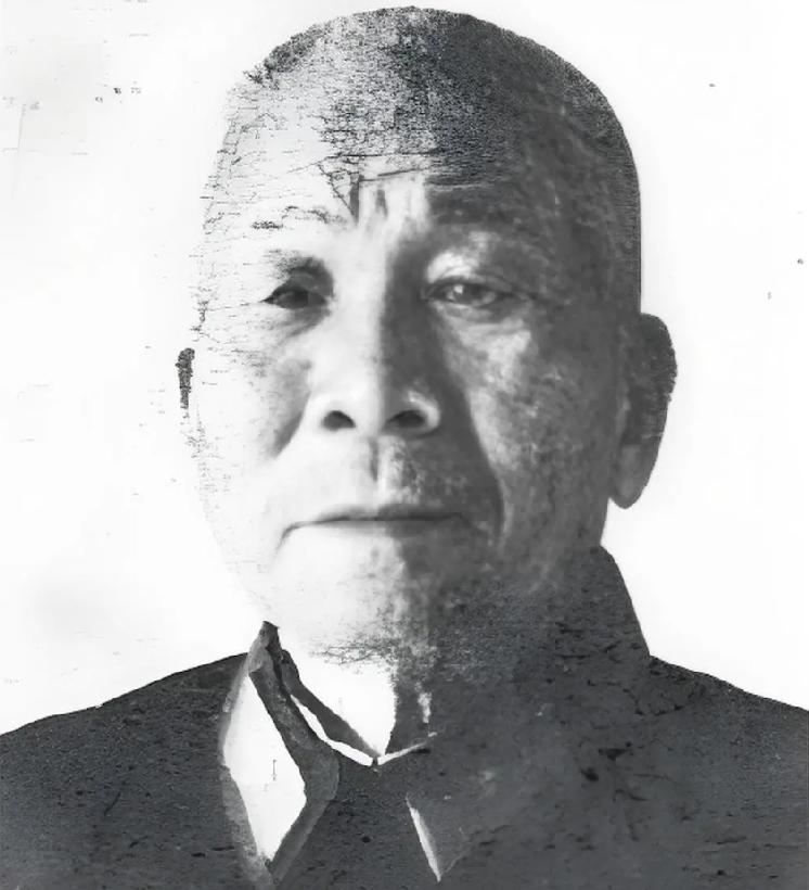 他41岁是大队书记，44岁成为重庆市委书记、中央委员，51岁从重庆市委书记调任县