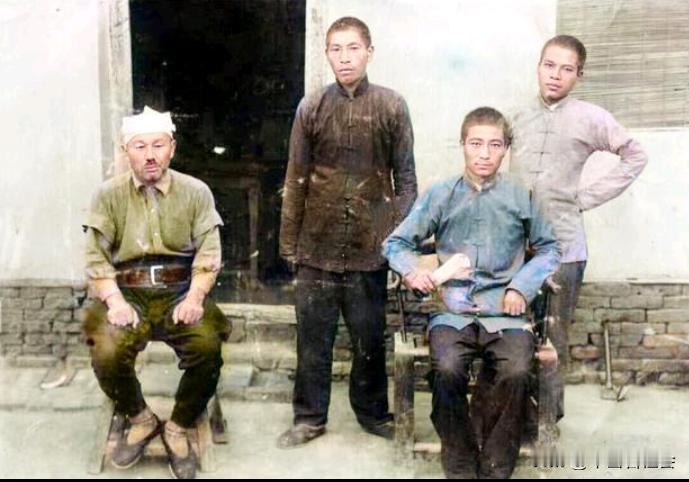 不要再被影视剧给骗了！日本鬼子当年侵华期间，并不是对所有的中国人都进行烧杀抢掠